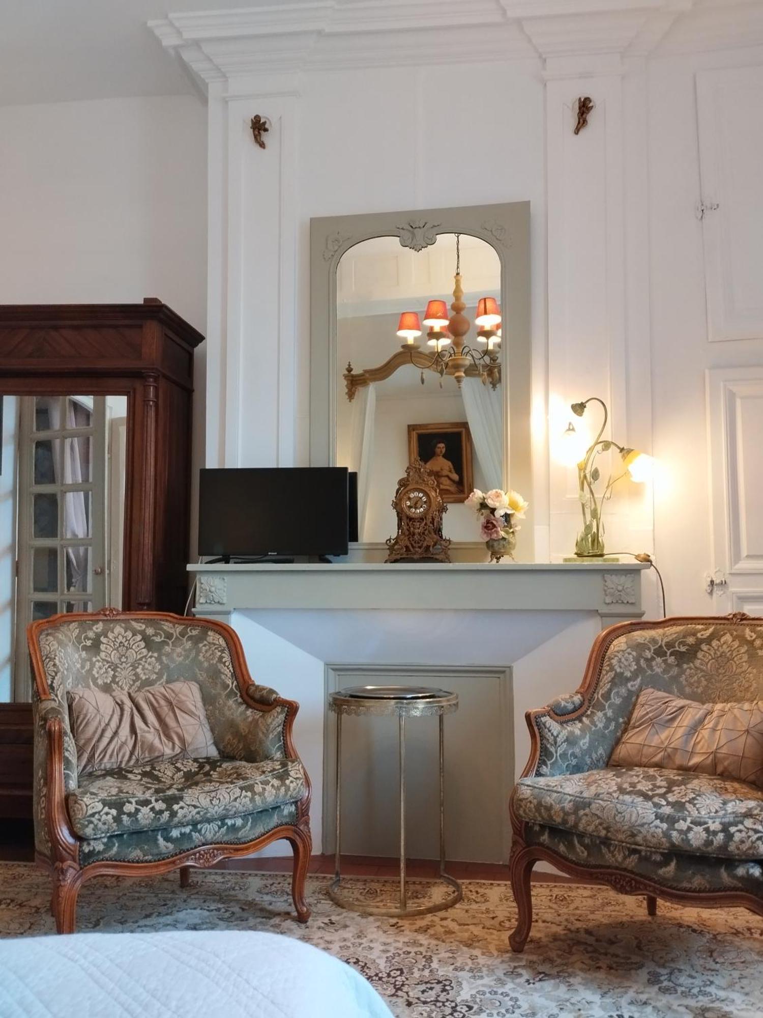 Le Logis De Saint Cyr Aparthotel Issoudun Εξωτερικό φωτογραφία